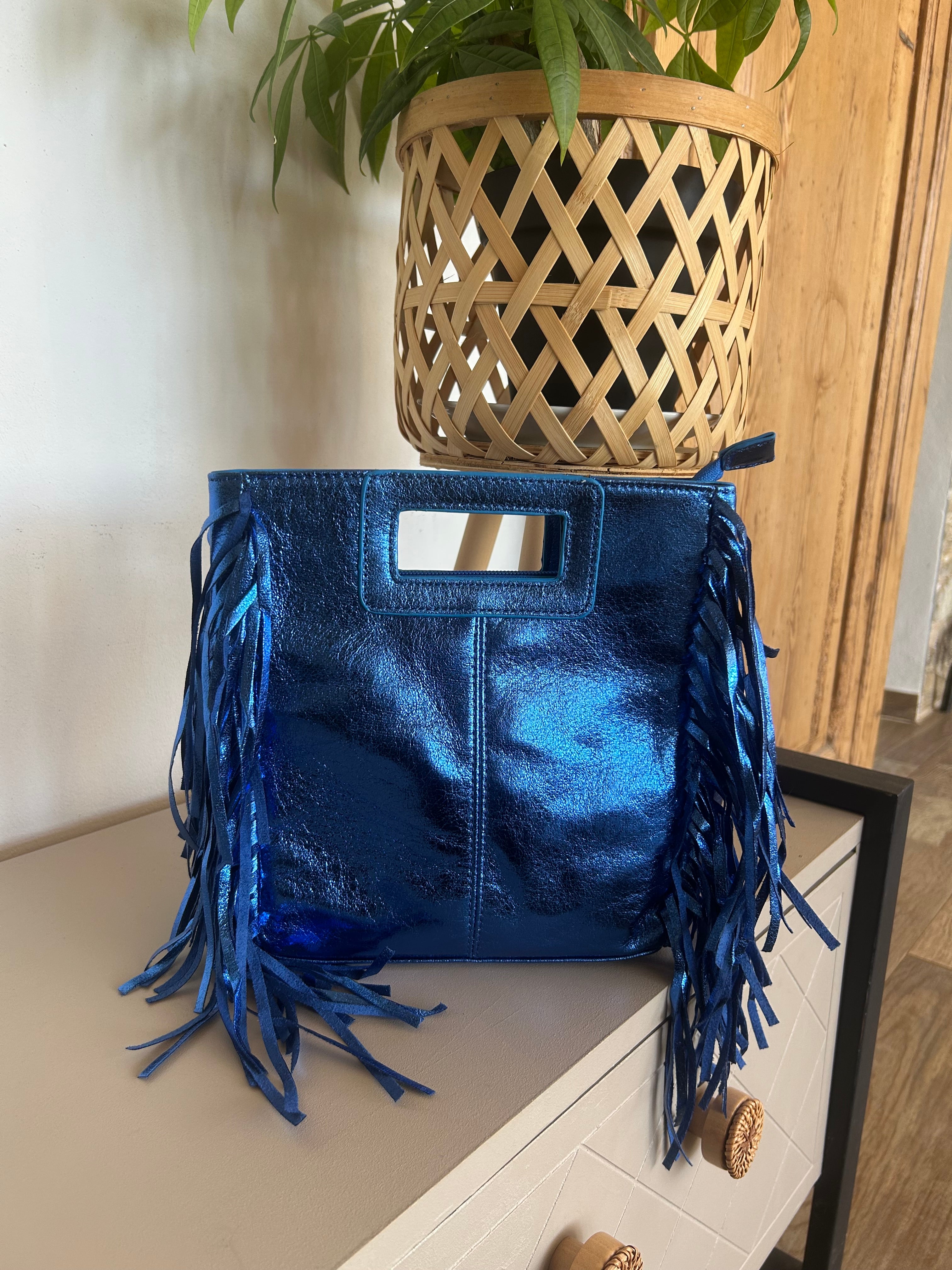 Sac Bohème AZURA bleu métallisé avec frange vue de face 
